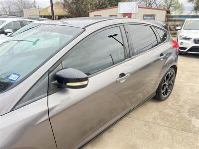 2014 Ford Focus SE - Photo 7 - Houston, TX 77063-5630