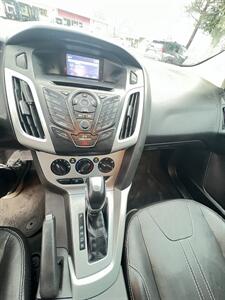 2014 Ford Focus SE - Photo 15 - Houston, TX 77063-5630