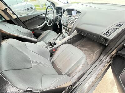 2014 Ford Focus SE - Photo 13 - Houston, TX 77063-5630