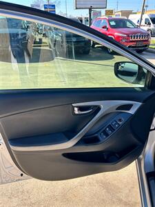 2015 Hyundai ELANTRA Limited   - Photo 10 - Houston, TX 77063-5630