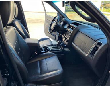 2011 Ford Escape Limited   - Photo 6 - Houston, TX 77063-5630
