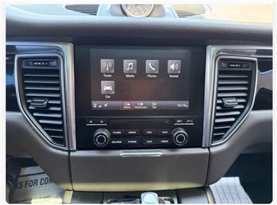 2018 Porsche Macan - Photo 12 - Houston, TX 77063-5630