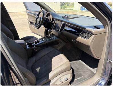 2018 Porsche Macan - Photo 8 - Houston, TX 77063-5630