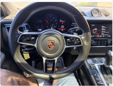 2018 Porsche Macan - Photo 11 - Houston, TX 77063-5630