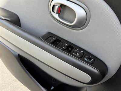 2016 Kia Soul - Photo 11 - Houston, TX 77063-5630