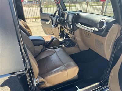2011 Jeep Wrangler Rubicon   - Photo 8 - Fort Worth, TX 76111