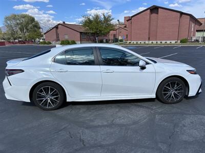 2021 Toyota Camry SE   - Photo 3 - Lehi, UT 84043