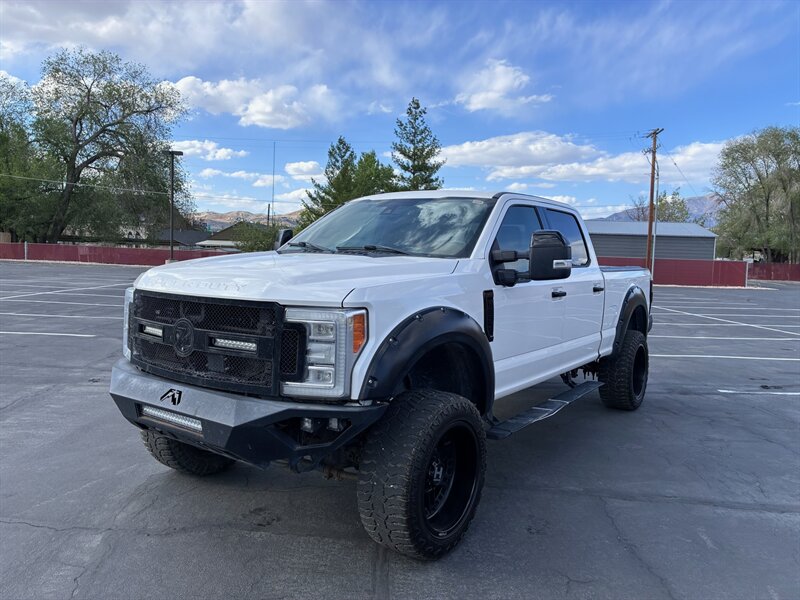 2018 Ford F-350 Super Duty Platinum   - Photo 1 - Lehi, UT 84043