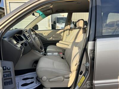 2005 Toyota Highlander   - Photo 9 - Beaverton, OR 97005