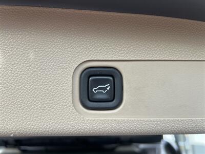 2012 Chevrolet Suburban LT 4X4 - Photo 12 - Beaverton, OR 97005