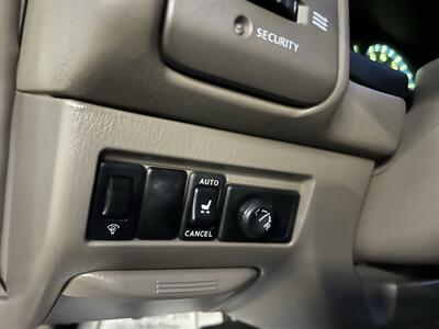 2004 Nissan Pathfinder LE Platinum 4X4 - Photo 19 - Beaverton, OR 97005