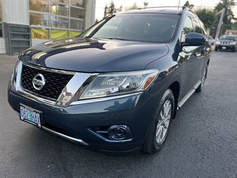 2014 Nissan Pathfinder SV 4X4  