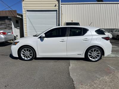 2012 Lexus CT 200h Premium   - Photo 2 - Beaverton, OR 97005