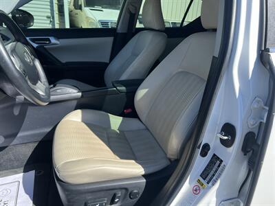 2012 Lexus CT 200h Premium   - Photo 8 - Beaverton, OR 97005