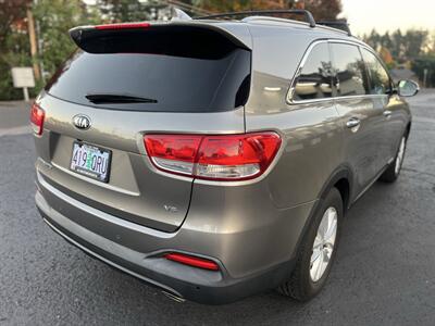2017 Kia Sorento LX V6 AWD   - Photo 5 - Beaverton, OR 97005