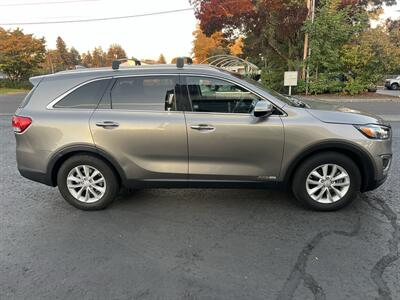 2017 Kia Sorento LX V6 AWD   - Photo 6 - Beaverton, OR 97005
