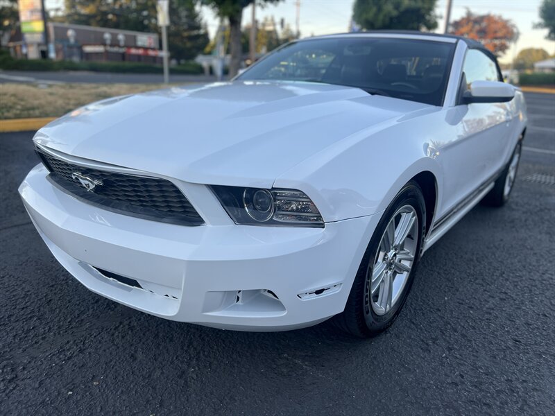 Oxford White 2014 Ford Mustang V6 Premium Convertible RWD Convertible Rear-Wheel Drive Automatic