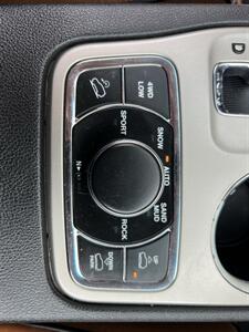2012 Jeep Grand Cherokee Overland 4X4   - Photo 17 - Beaverton, OR 97005