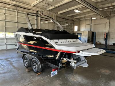 2023 Four Winns H2 Horizon IO - Photo 2 - Beaverton, OR 97005
