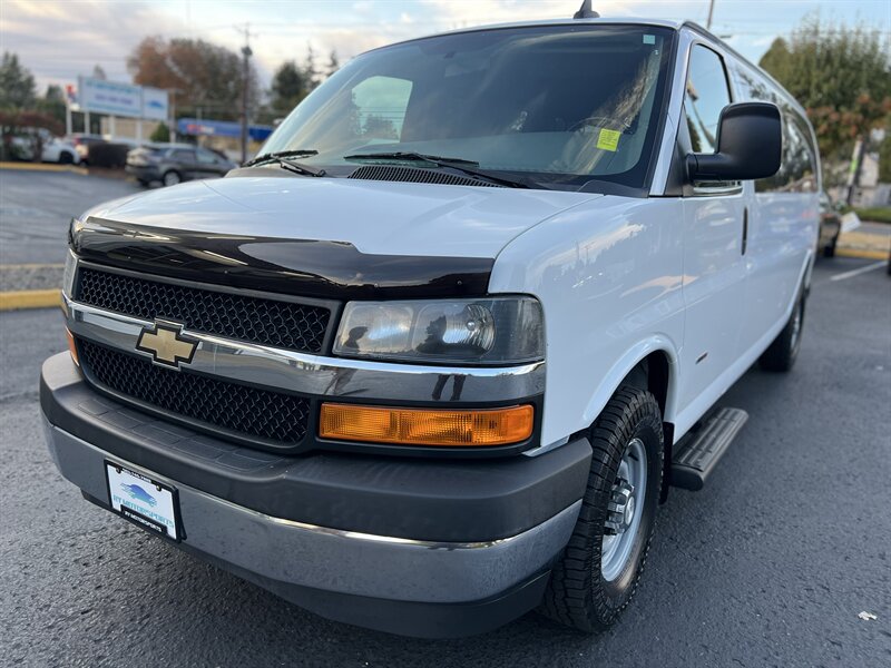 2017 Chevrolet Express LT 3500 12 PASSENGER   - Photo 1 - Beaverton, OR 97005