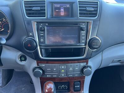 2013 Toyota Highlander Limited AWD   - Photo 16 - Beaverton, OR 97005