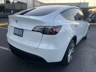 2024 Tesla Model Y Long Range - Photo 5 - Beaverton, OR 97005