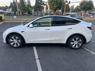 2024 Tesla Model Y Long Range - Photo 2 - Beaverton, OR 97005