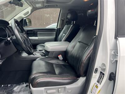 2019 Toyota Sequoia SR5 4X4   - Photo 9 - Beaverton, OR 97005