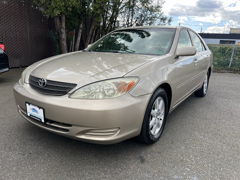 2004 Toyota Camry LE  