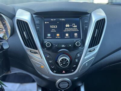 2017 Hyundai Veloster - Photo 13 - Beaverton, OR 97005