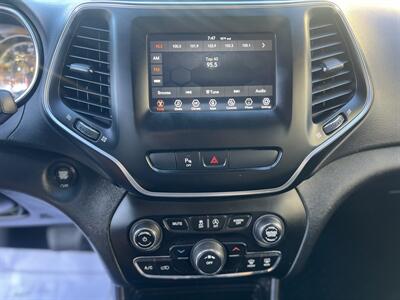 2020 Jeep Cherokee Latitude Plus 4X4 - Photo 15 - Beaverton, OR 97005