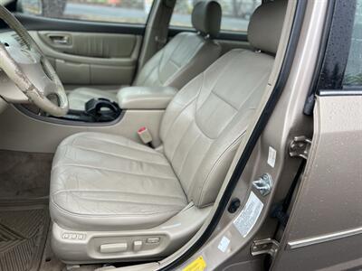 2001 Toyota Avalon XLS - Photo 9 - Beaverton, OR 97005
