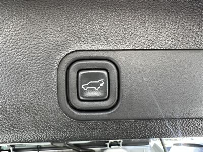 2012 Chevrolet Tahoe LTZ 4WD   - Photo 12 - Beaverton, OR 97005