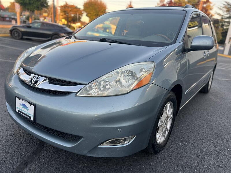 2006 Toyota Sienna XLE Limited 7 Passenger   - Photo 1 - Beaverton, OR 97005