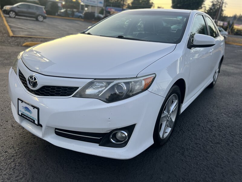2014 Toyota Camry SE   - Photo 1 - Beaverton, OR 97005