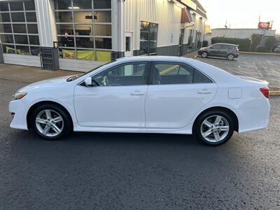 2014 Toyota Camry SE   - Photo 2 - Beaverton, OR 97005