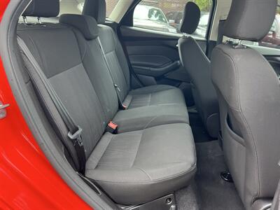 2015 Ford Focus SE   - Photo 12 - Beaverton, OR 97005
