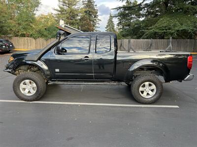 2012 Nissan Frontier SV V6 4X4 - Photo 2 - Beaverton, OR 97005