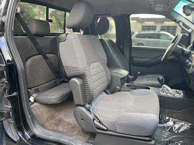 2012 Nissan Frontier SV V6 4X4 - Photo 11 - Beaverton, OR 97005