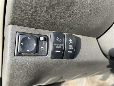 2012 Nissan Frontier SV V6 4X4 - Photo 17 - Beaverton, OR 97005
