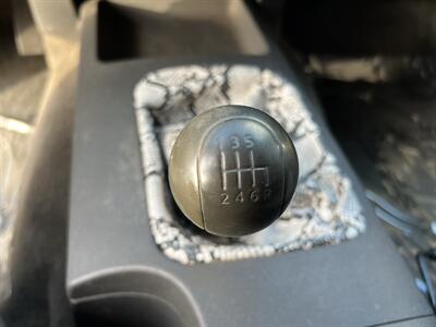 2012 Nissan Frontier SV V6 4X4 - Photo 14 - Beaverton, OR 97005