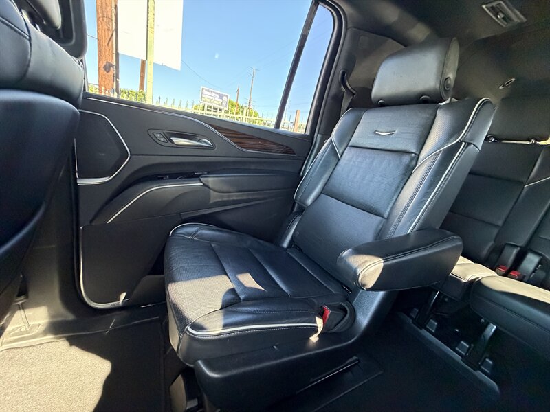 2023 Cadillac Escalade ESV Premium Luxury - Photo 19 - Los Angeles, CA 90065