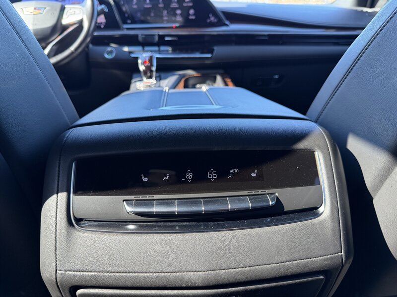 2023 Cadillac Escalade ESV Premium Luxury - Photo 16 - Los Angeles, CA 90065