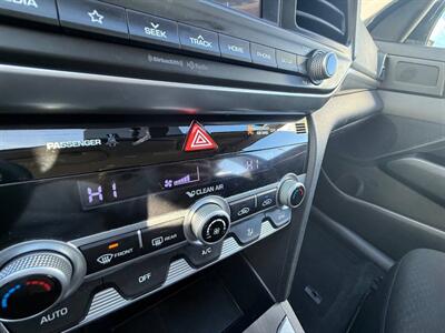 2020 Hyundai ELANTRA SEL 4dr Sedan SULEV - Photo 18 - Los Angeles, CA 90065