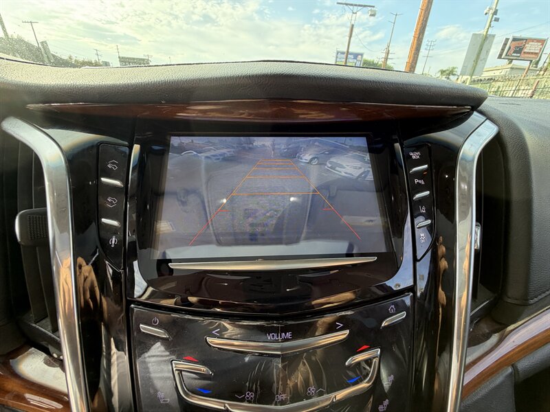 2015 Cadillac Escalade Luxury - Photo 17 - Los Angeles, CA 90065