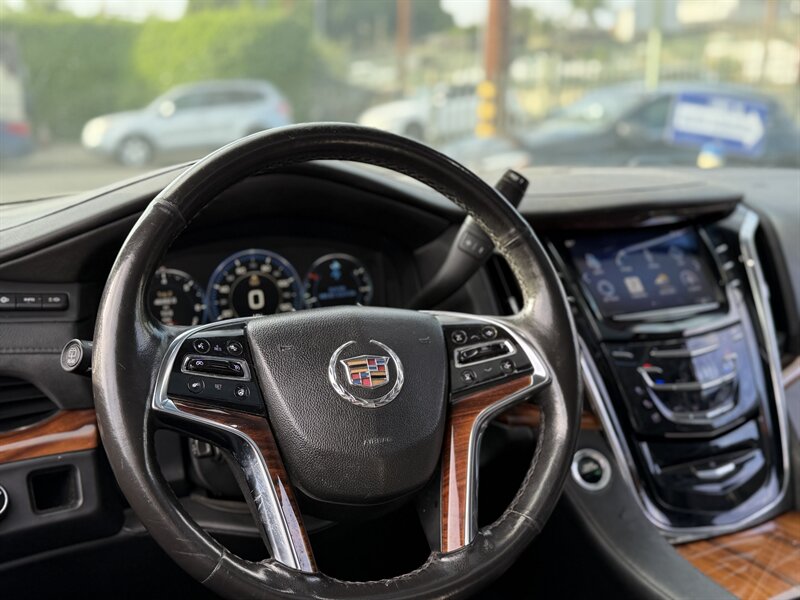 2015 Cadillac Escalade Luxury - Photo 12 - Los Angeles, CA 90065
