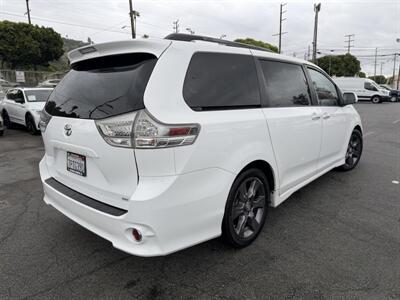 2015 Toyota Sienna SE Premium 8-Passenger - Photo 4 - Los Angeles, CA 90065