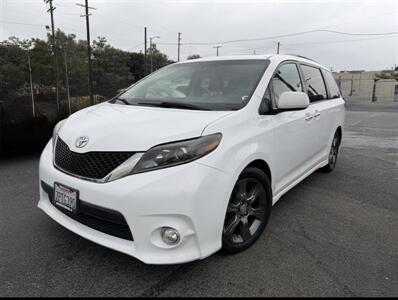 2015 Toyota Sienna SE Premium 8-Passenger - Photo 2 - Los Angeles, CA 90065