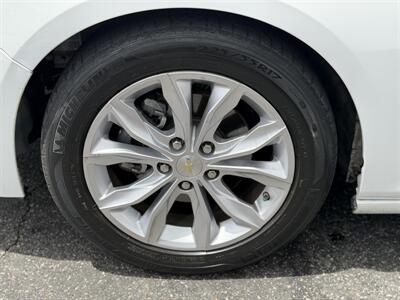 2020 Chevrolet Malibu LT   - Photo 15 - Los Angeles, CA 90065