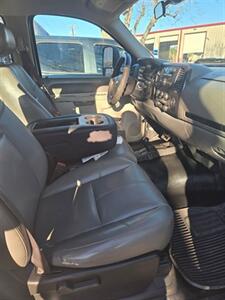 2012 Chevrolet Silverado 3500HD CC Work Truck   - Photo 6 - Port Lavaca, TX 77979